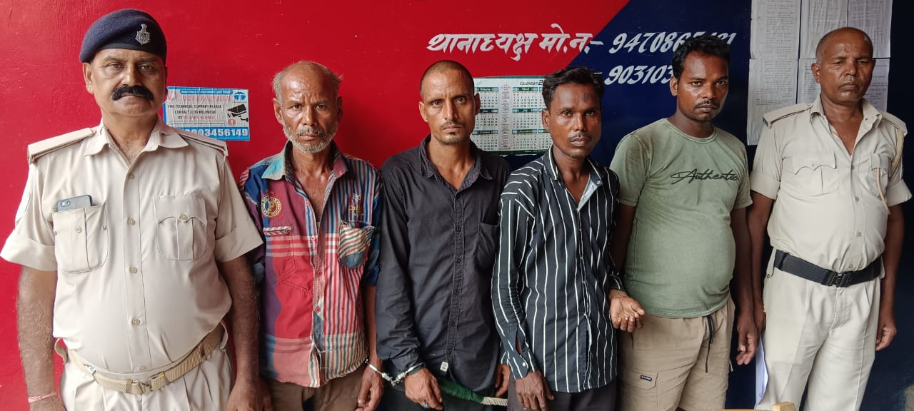 रघुनाथपुर पुलिस ने लक्ष्मीपुर से 50 लीटर कच्चा स्प्रिट सहित एक शराब कारोबारी को किया गिरफ्तार