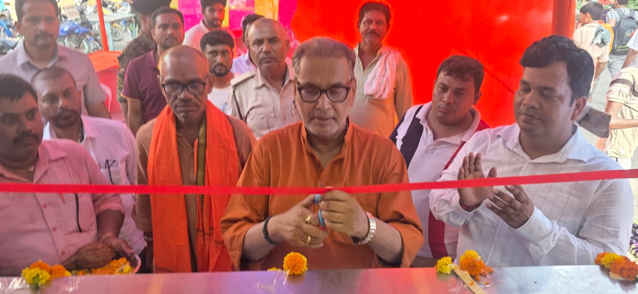 मदर डेयरी के आउटलेट का पूर्व केन्द्रीय मंत्री ने किया उद्घाटन