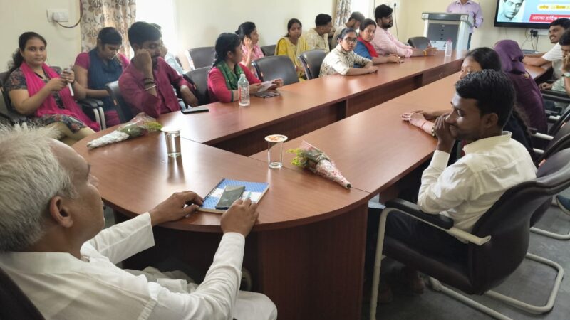 राष्ट्रकवि रामधारी सिंह दिनकर की जयंती पर एमजीसीयू में परिसंवाद का आयोजन