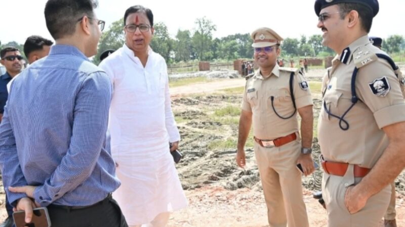 मुख्यमंत्री के सेमरा दौरे की सभी तैयारी हुई पूरी,डीआईजी ने डीएम व एसपी के साथ लिया जायजा